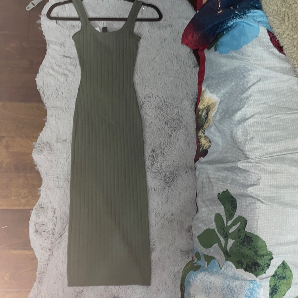 Green long ribbed dress